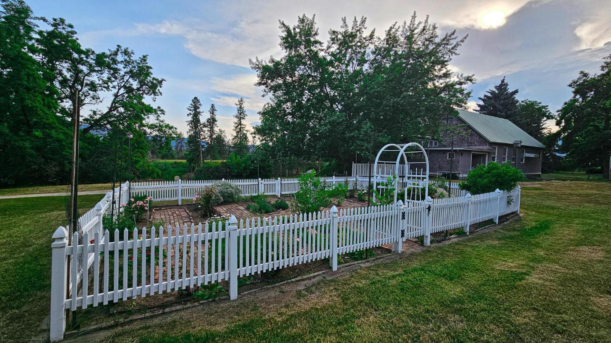 Gardenview Estate Bed And Breakfast Kettle Falls 외부 사진